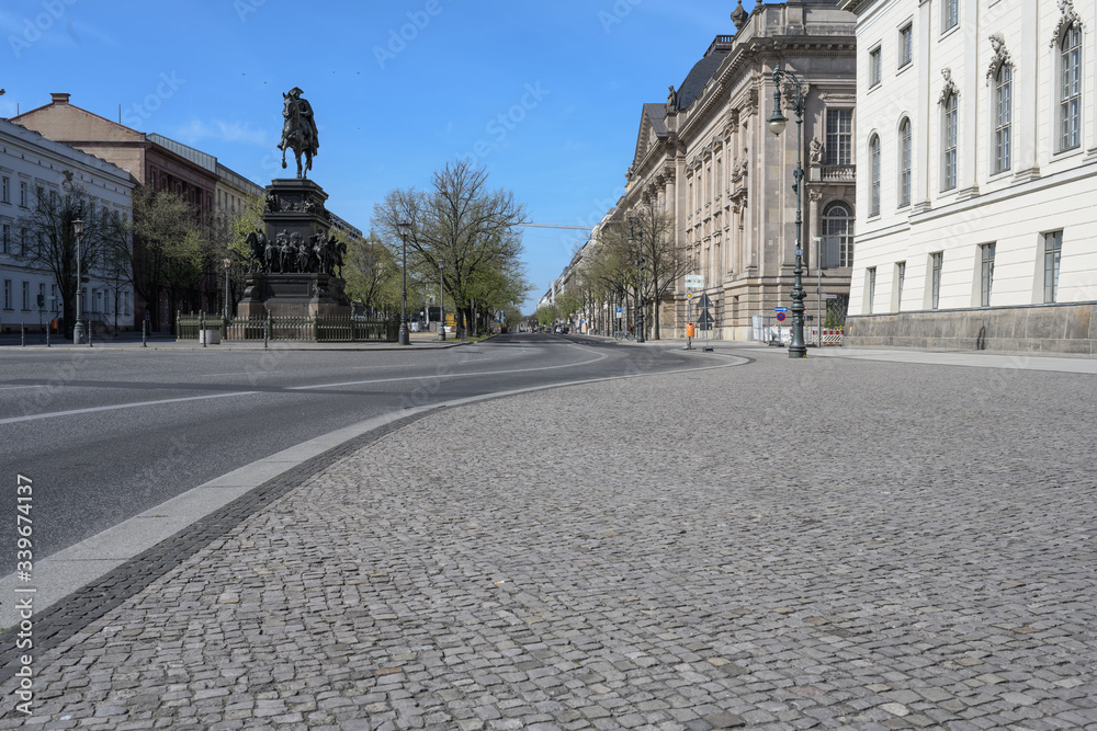 Unter den Linden, Berlin, Deutschland, ohne Touristen im April 2020 (Corona-Pandemie)