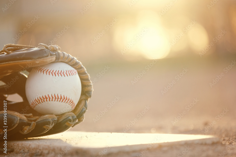 Φωτογραφία Baseball in glove on ball field in park at sunset, blurred background with copy space beside sports equipment