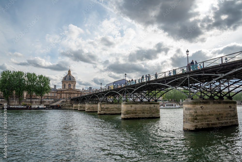 Pont des Arts and the Institut de Fance in the background, Paris/France