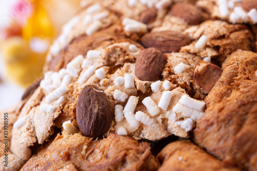 Particolare  della glassatura che ricopre la colomba dolce  pasquale