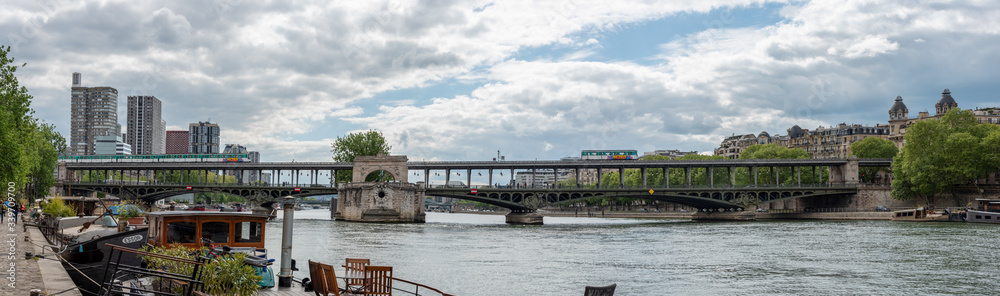 Metro passing by on Bridge Bir Hakeim, Paris/France