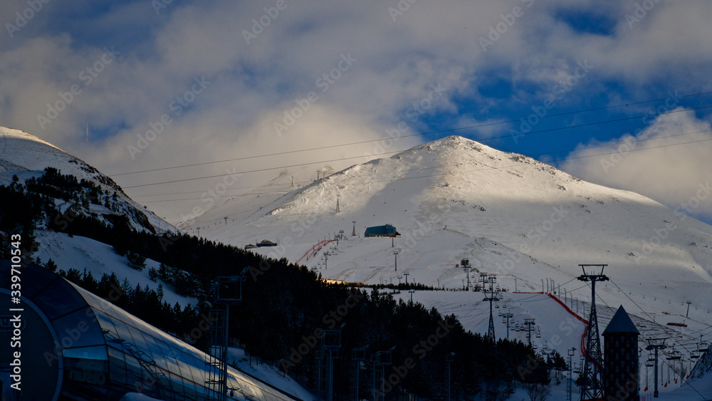 Fototapeta premium Erzurum Palandoken ski resort. Sunny and snowy mountain landscapes.