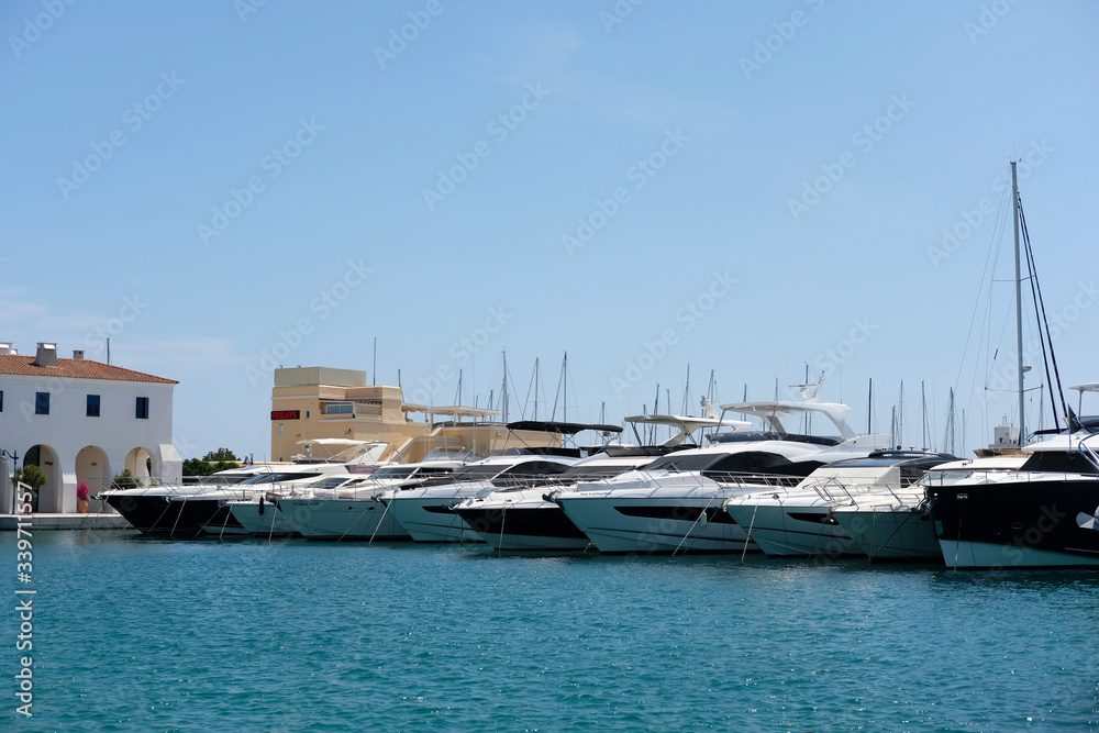Fototapeta premium boats in the harbor