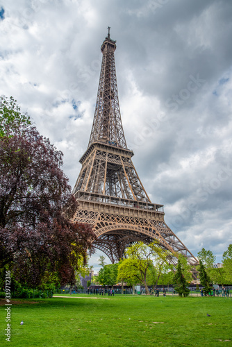 View on Eiffel Tower in Summer, Paris/France © imagoDens