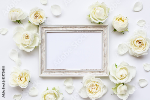 白い花 フレーム 白バラの招待状