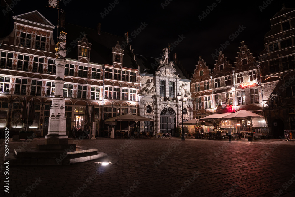  Facade of the Fish Market with the statue of Neptune in Sint-Veerleplein square