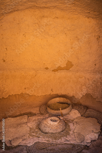 Quadro em tela troglodyte house