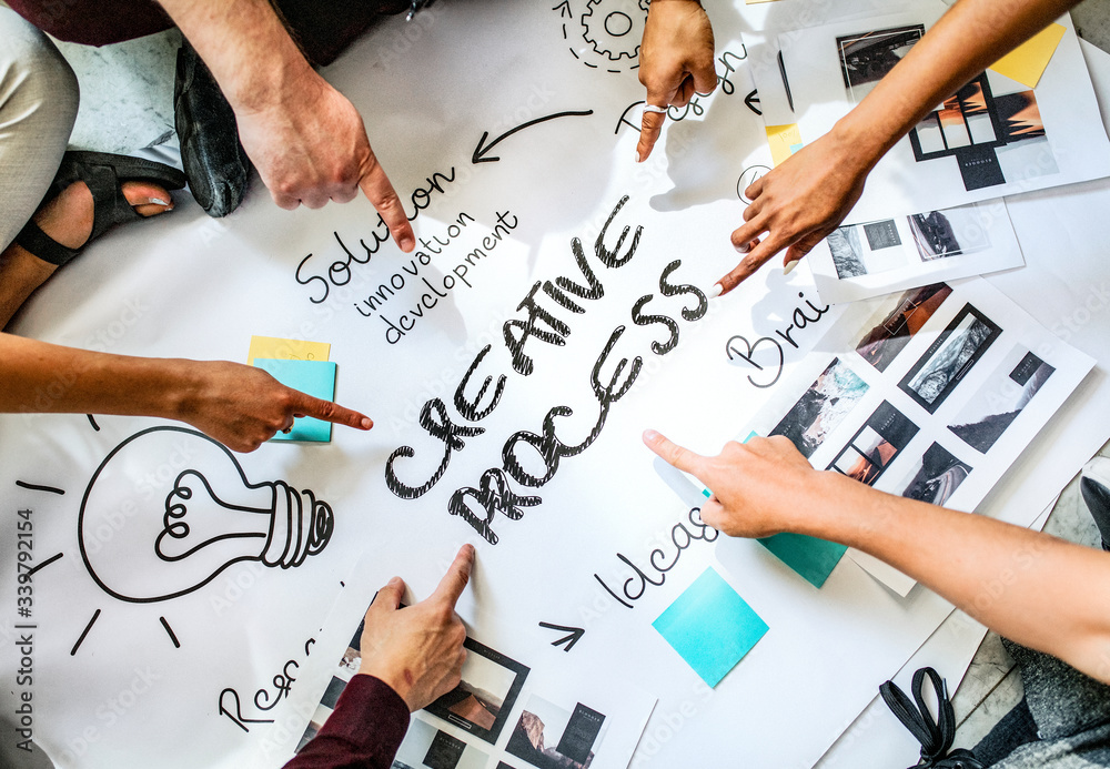 © rawpixel.com - Startup business team brainstorming