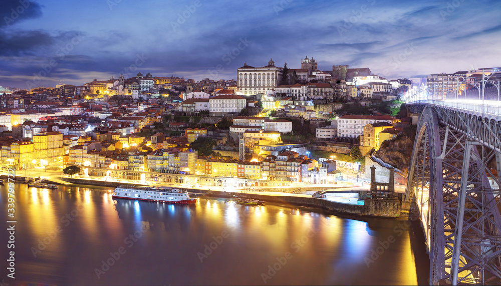 Obraz premium Porto city at sunset, Portugal