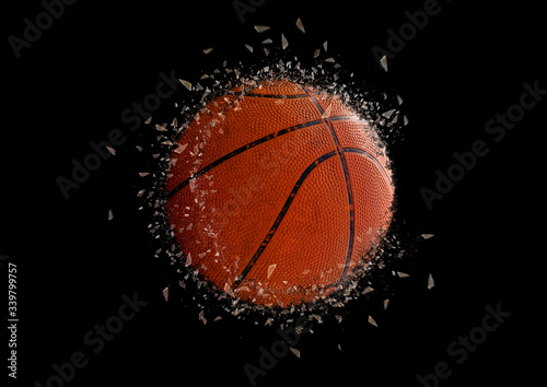 バスケットボールのボールが爆発して破片が飛び散る © k_yu