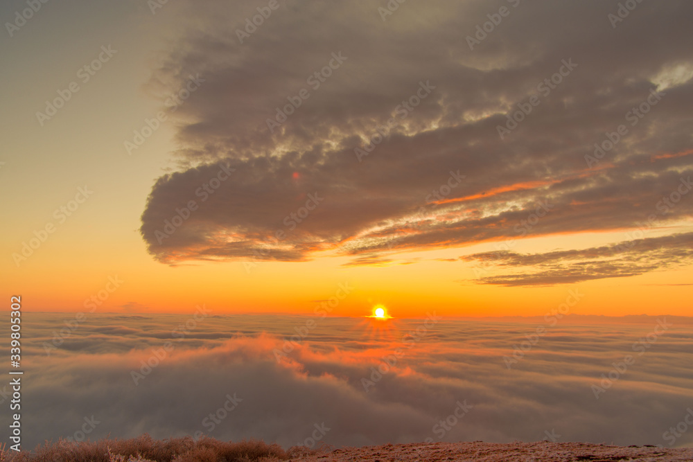 Obraz premium sunset over the mountains