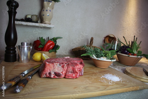 Bistecca fiorentina in ambiente rustico, manzo photo