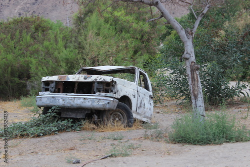 camioneta oxidada abandonada