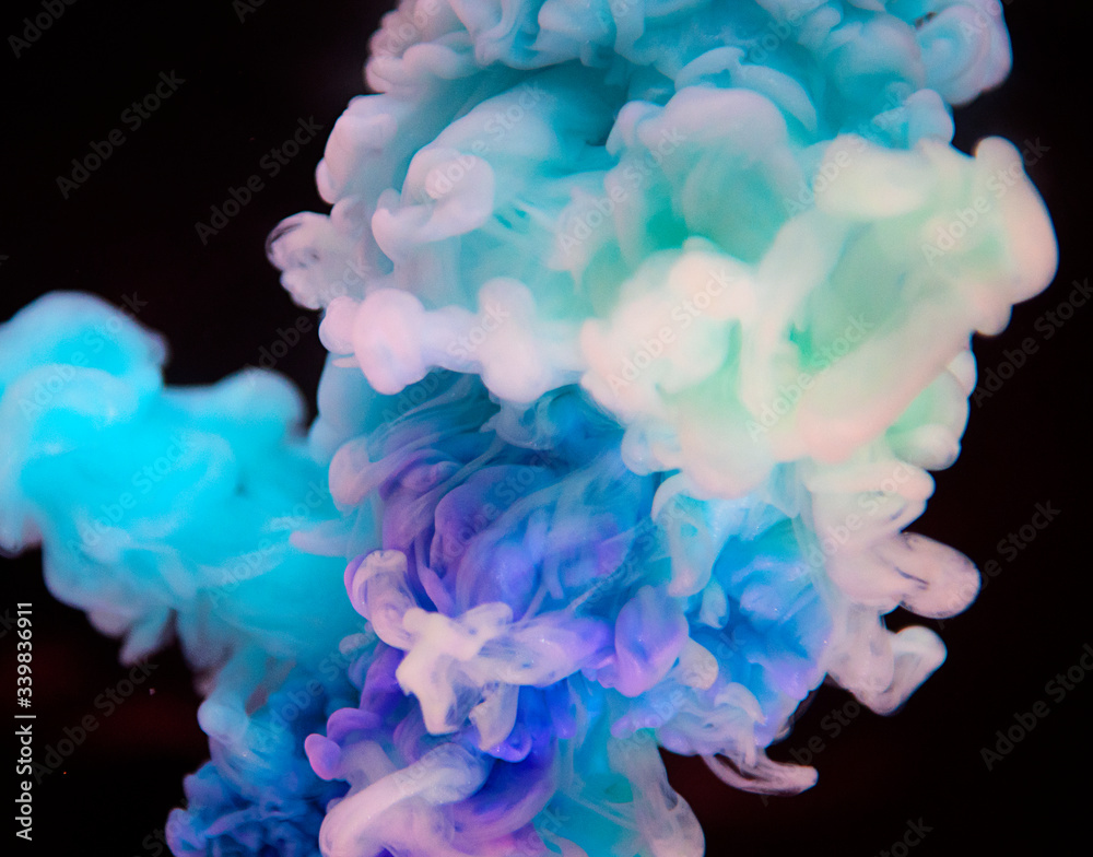Obraz premium Abstract blue color drop to the water