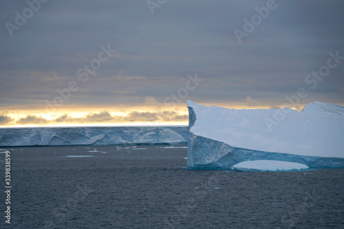 Canvas-taulu Iceberg and Sun