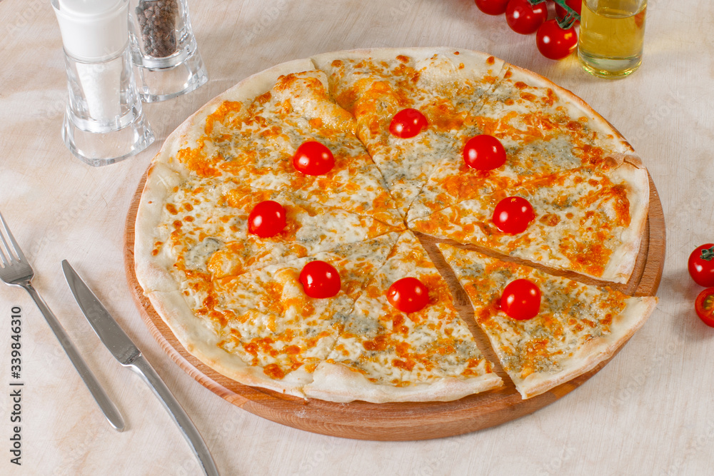 Pizza quattro formaggi