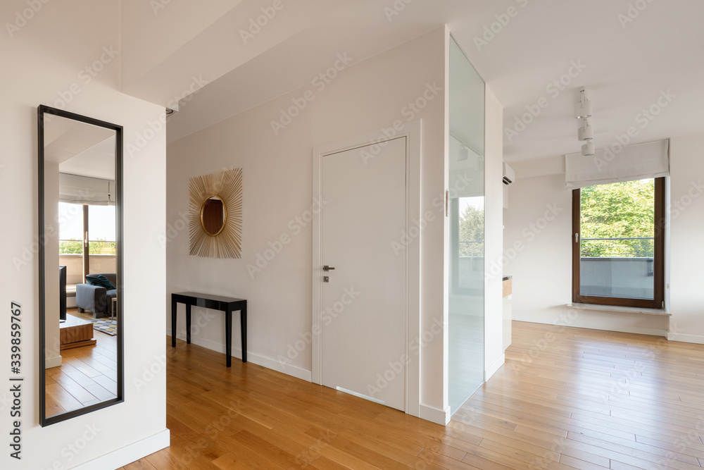 Obraz premium White corridor with wooden floor