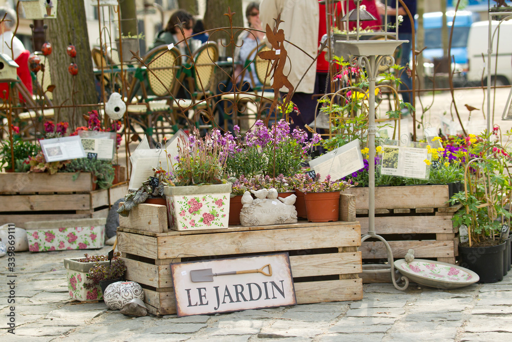 Rassemblement pour marché aux plantes du printemps