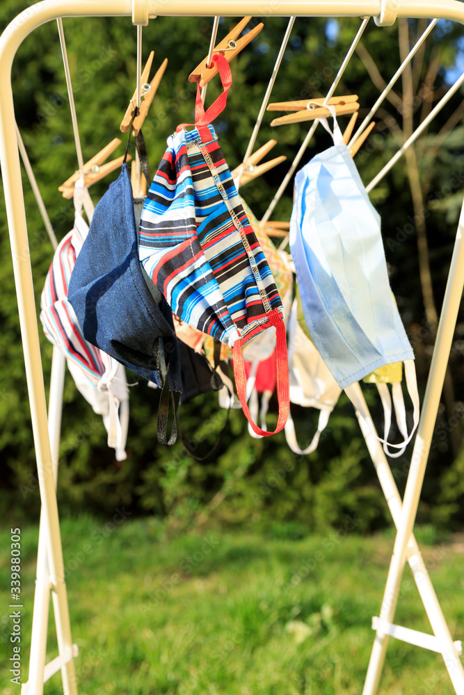 Φωτογραφία Hygienic mask hanging on the rack outdoor after being washed for cleanness and hygiene during Covid-19 virus outbreak
