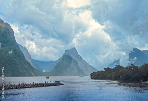 ミルフォードサウンド-ニュージランドのフィヨルドランド国立公園