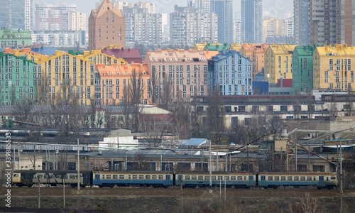 The train rides around the city