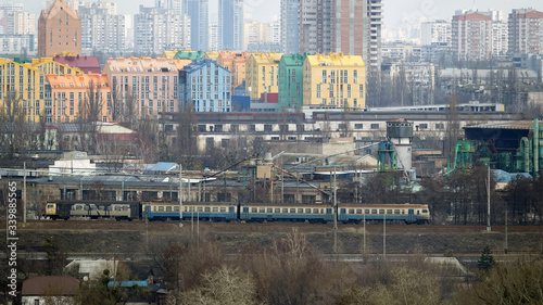 The train rides around the city