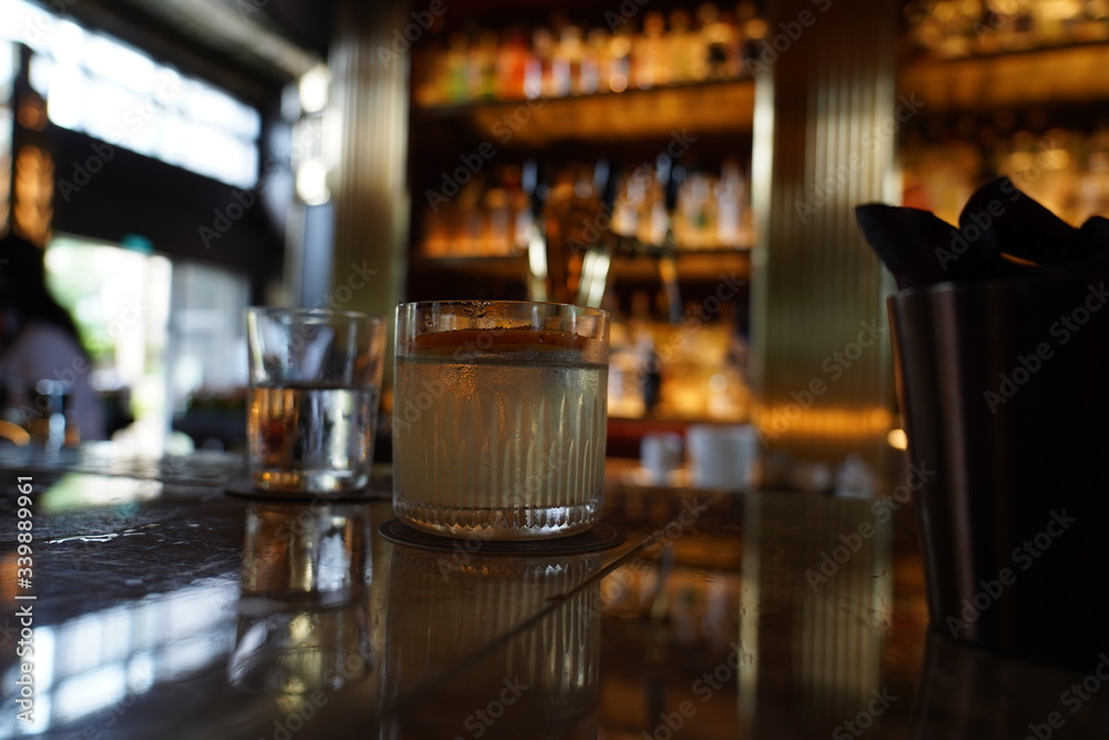 bar drinks pouring beer