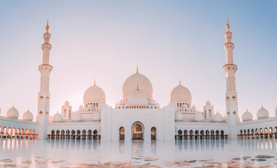Fotobehang Abu Dhabi Sjeik Zayed moskee in Abu Dhabi  © Shukhrat Umarov
