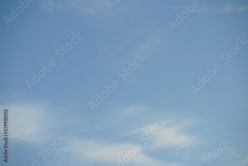 Obraz na plátne Klarer blauer reiner Himmel am Abend