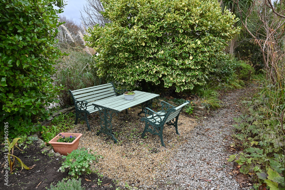 Garden bench and tablle