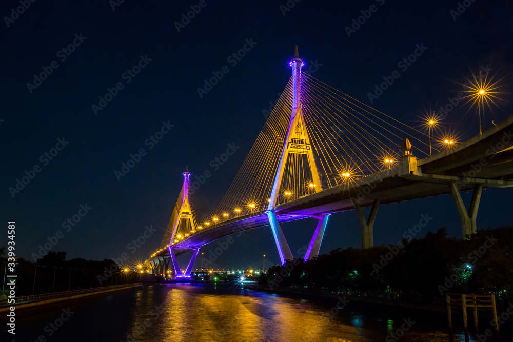 Obraz premium most w nocy