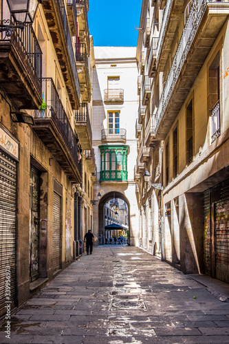 Fototapeta Naklejka Na Ścianę i Meble -  Gothic Quarter street in Barcelona, Catalonia, Spain.