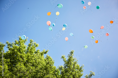 balloons fly away on a background of blue sky.