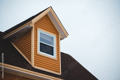 Tableau sur toile house on a roof