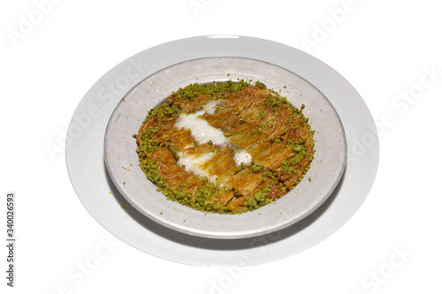 Kunefe, the traditional dessert of the Middle East and Hatay