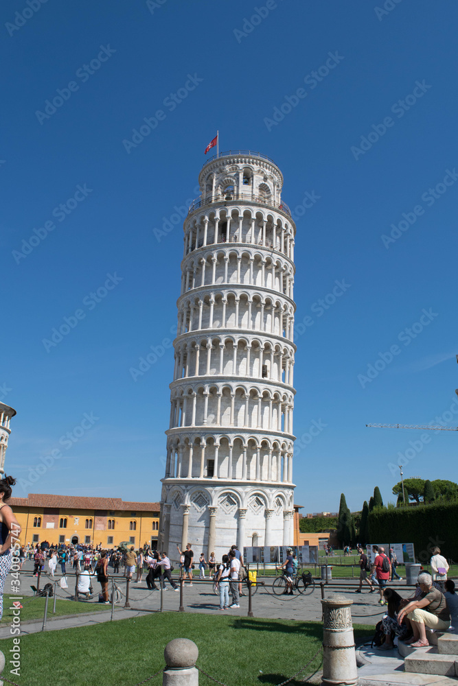 The leaning tower, Pisa.