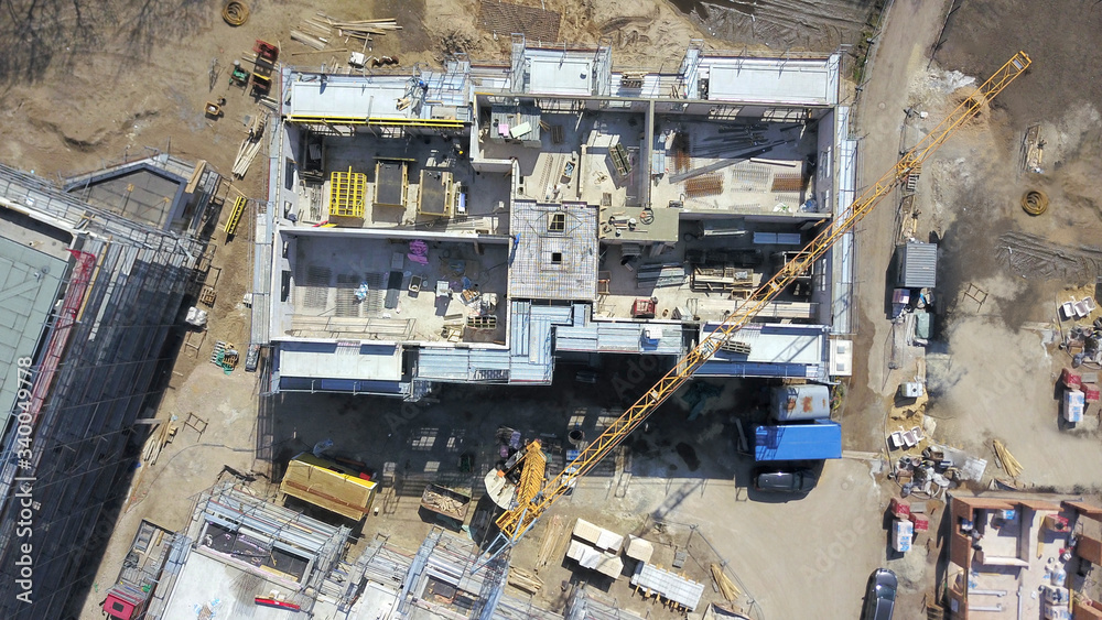 Großbaustelle: Neubau mehrerer Wohnhäuser und Bürogebäude im Rohbau, Luftbild