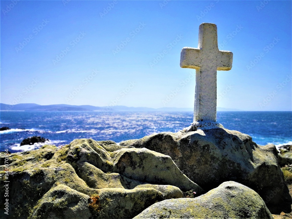 cruz,homenaje,roca,vista,mar,azul cruz,homenaje,roca,vista,mar,azul