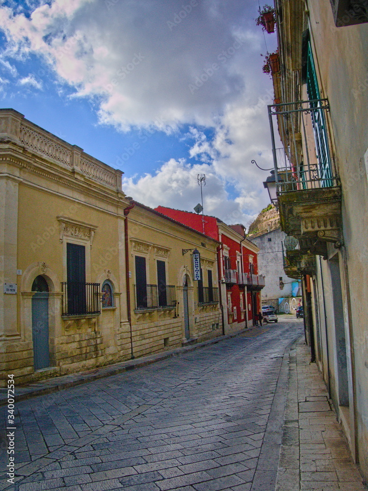 Fototapeta premium Ragusa Ibla strade e scorcio panoramici, strade caratteristiche vecchia città.