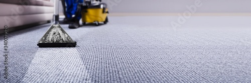 Bild auf Leinwand Janitor Cleaning Carpet