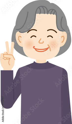 ピースする高齢女性