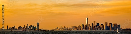 360-degree panorama of new york city at sunset © Sanjeev Velmurugan/Wirestock