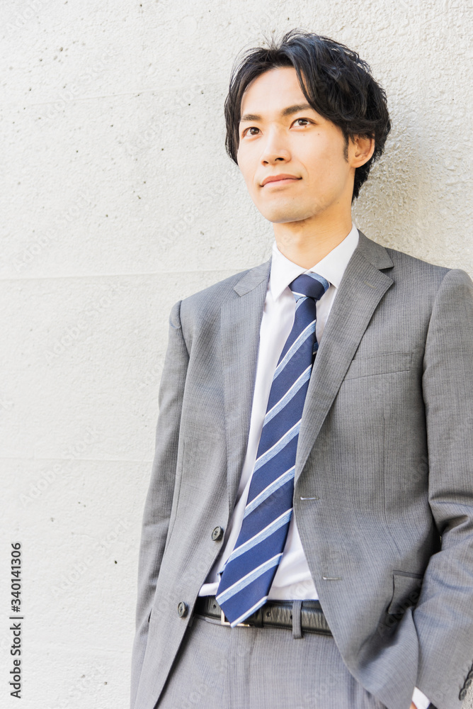 オフィスカジュアル 若い男性 ポートレート