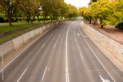 Melbourne, Australia, 17 April, 2020. Usually highly congested, Alexandra Avenue is empty during the Coronavirus Crisis in Melbourne, Australia. Credit: Dave Hewison photo