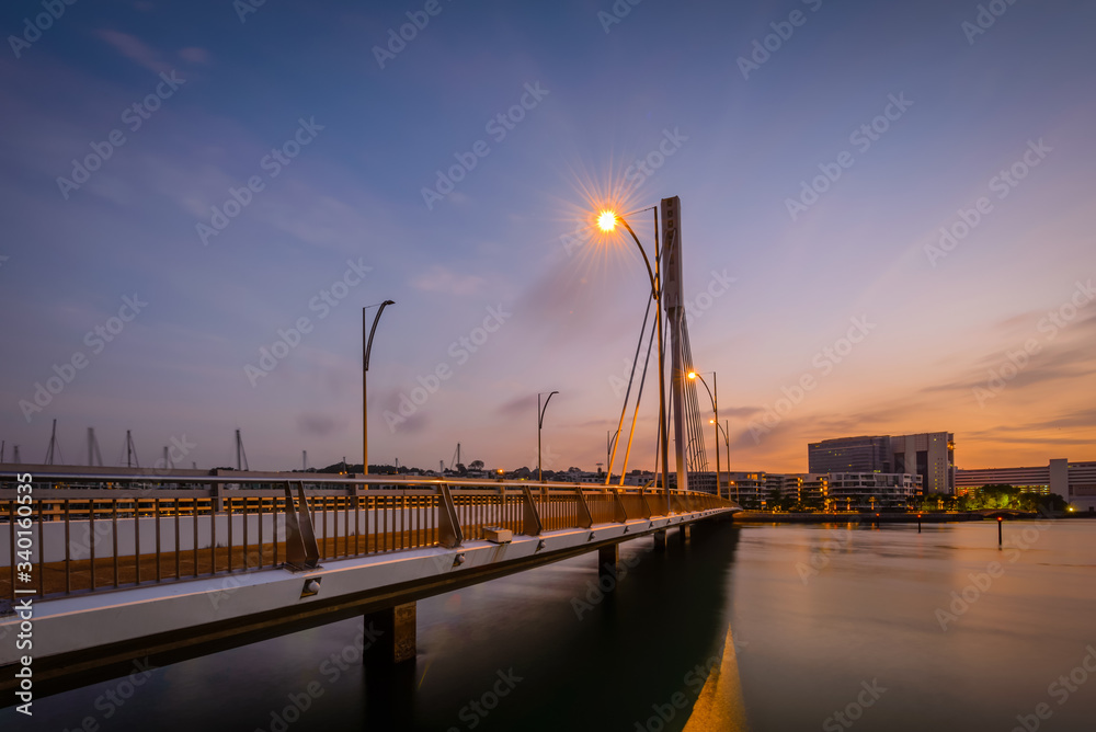Singapore 2018 Sunrise at Keppel Bay Bridge over look to Vivo City, Haborfront