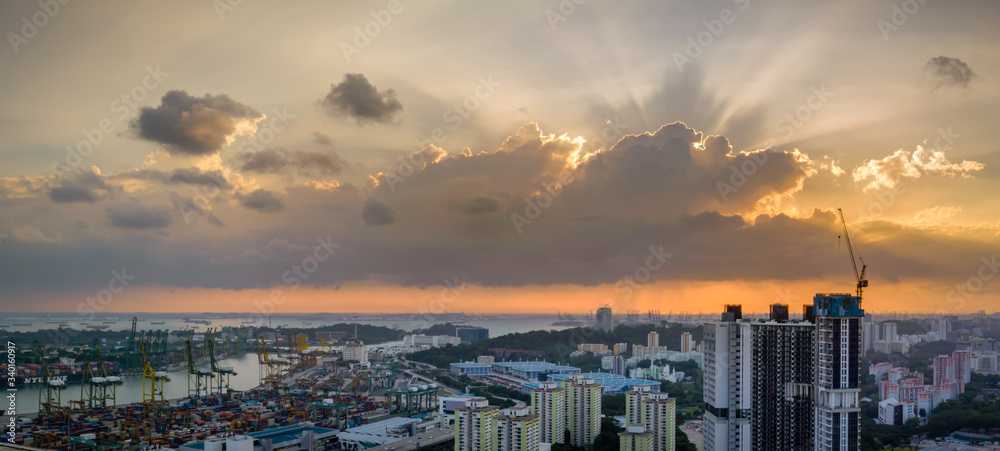 Singapore 2017 West skyline of Singapore look from Pinnacle at Duxton Roof terrace during sunset