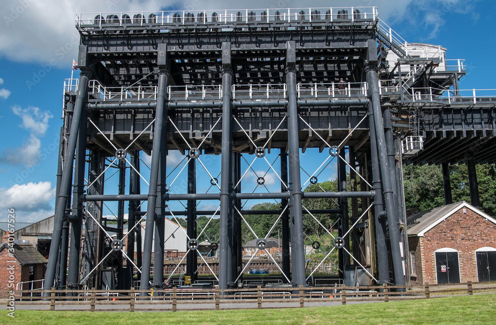 Anderson Boat Lift Northwich  close up