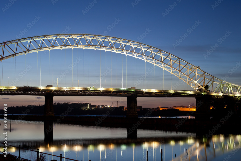 Obraz premium Widnes/runcorn Bridge sunset 2