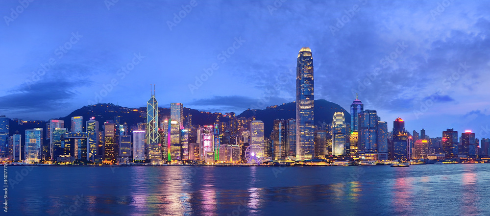 Obraz premium panoramic view of skyline of Hong kong island from victoria harbour