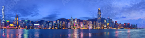 Canvas Print panoramic view of skyline of Hong kong island from victoria harbour